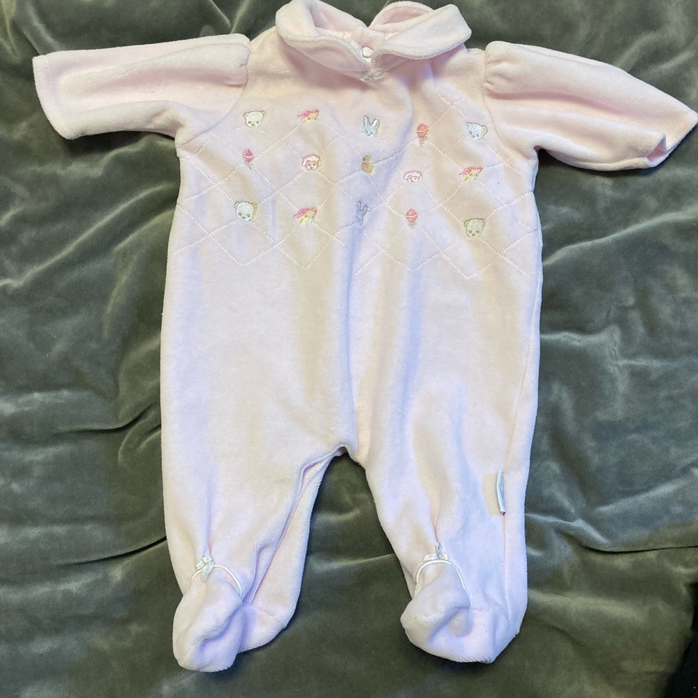 Newborn to 0-3 month clothes. All in decent condition.